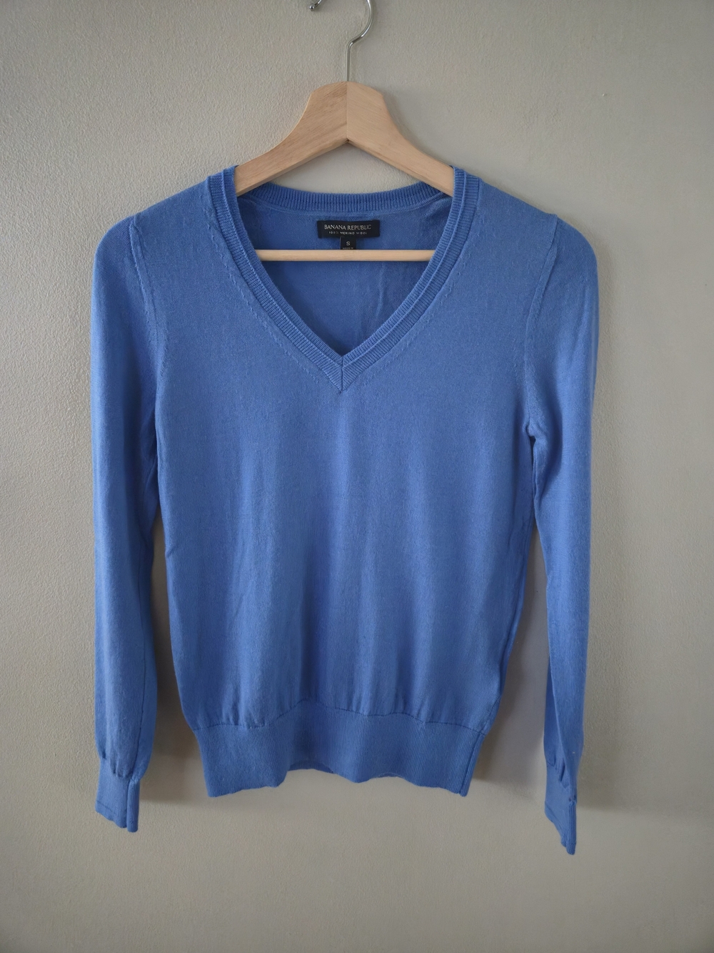BANANA REPUBLIC Womens 100% Extra Fine Merino Wool V-Neck Sweater